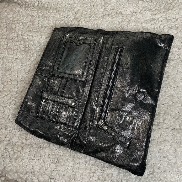 Steve Madden Black Metallic Shiny Clutch Purse - Picture 5 of 8